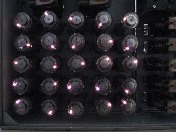 Zählröhren des WITCH während der Restaurierungsarbeiten 2010 (Bild: TNMOC)