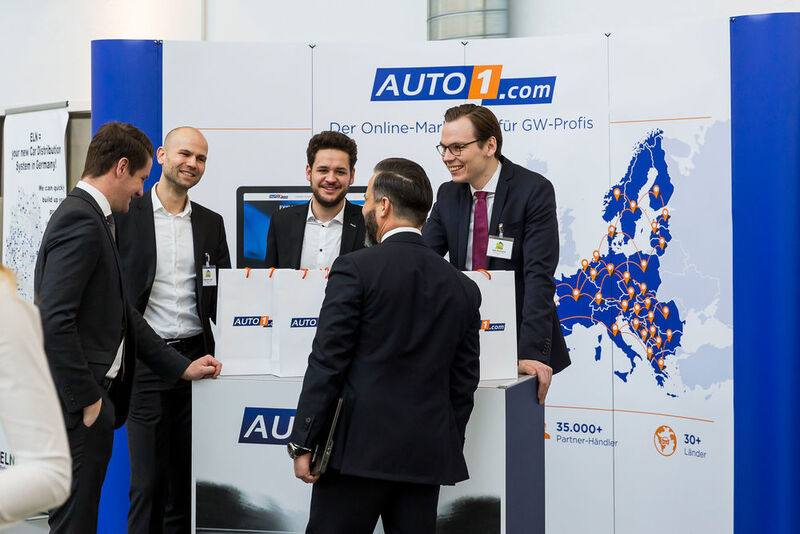 Das Team von Auto1.com ist jedes Jahr dabei – und schätzt die vielen Händlerkontakte beim Deutschen Remarketing Kongress. (Stefan Bausewein)