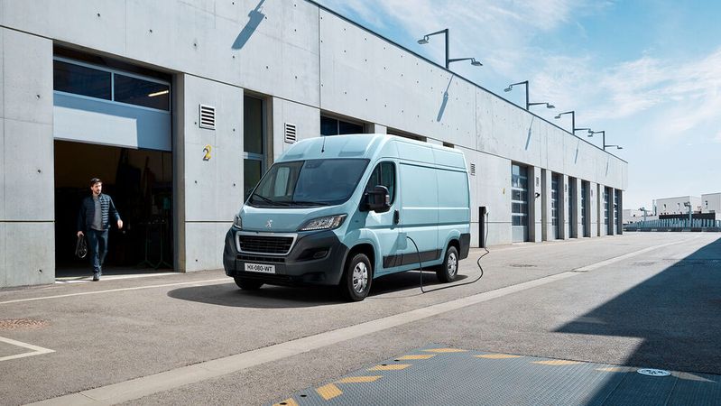 Auch die Peugeot-Variante der großen Stellantis-Transporterfamilie ist von der jüngsten Rückrufaktion betroffen. (Bild:  Peugeot)