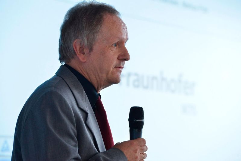 Dr. Tassilo Moritz, Fraunhofer IKTS, zeigte verschieden Verfahren, den Stand der Technik sowie Anwendungsbeispiele des keramischen 3D-Drucks auf.  (Bild: ELEKTRONIKPRAXIS)