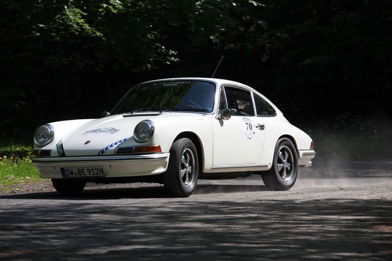 Auf Oldtimerrallyes meist im Dutzend anzutreffen: der klassische 911er von Porsche. (Archiv: Vogel Business Media)