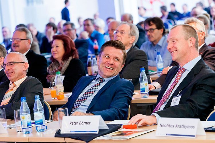 Da konnten sich auch die Verbandsvertreter in der ersten Reihe das Lachen nicht verkneifen. (Foto: Bausewein)