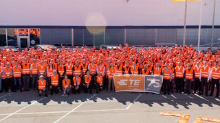 Mitarbeiter weltweit feierten das Jubiläum. (TE Connectivity)