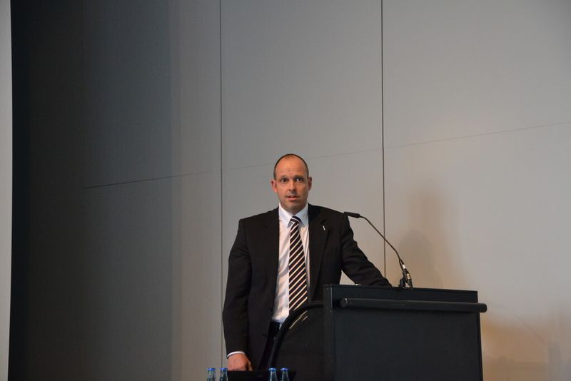 Uwe Kemmer, Produktionsleiter bei Ceramtec: „Das Zusammenspiel von MES und Qualitätsmanagement unterstützt Produktivitätssteigerung und Rückverfolgung. In der Medizintechnik betrifft dies Anforderungen wie zum Beispiel 21 CFR Part 11, Rückverfolgung und Validierung. (Bild: PROCESS / Hüser)