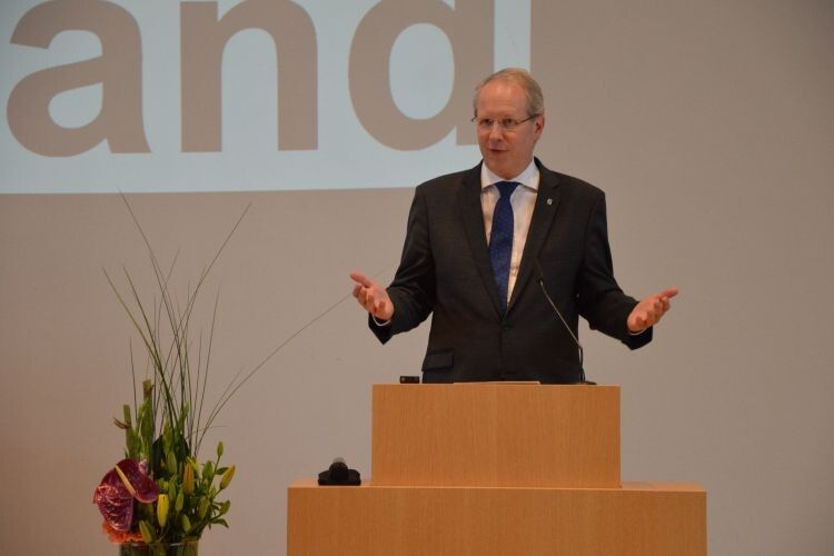 Hannovers Oberbürgermeister Stefan Schostok (SPD) sprach über die Bedeutung der Marke Volkswagen und ihrer Handelsorganisation für die Landeshauptstadt. (Foto: Achter)
