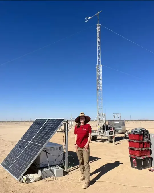 Frances Reuland, autrice principale dello studio, presso il centro di ricerca di Casa Grande, in Arizona.(Bild:  Taylor Adams)
