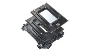 Kostengünstig und leicht: Die Matrix aus Polypropylen (PP) und unidirektional orientierten Glasfasern (UD-GF) bildet die optimierte Ausrichtung der UD-Tapes in Form eines mehrschichtigen Geleges. (Bild: Ticona)