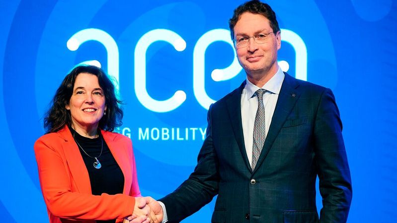 Acea-Generaldirektorin Sigrid de Vries und der neue Verbandspräsident Ola Källenius.(Bild:  ACEA)