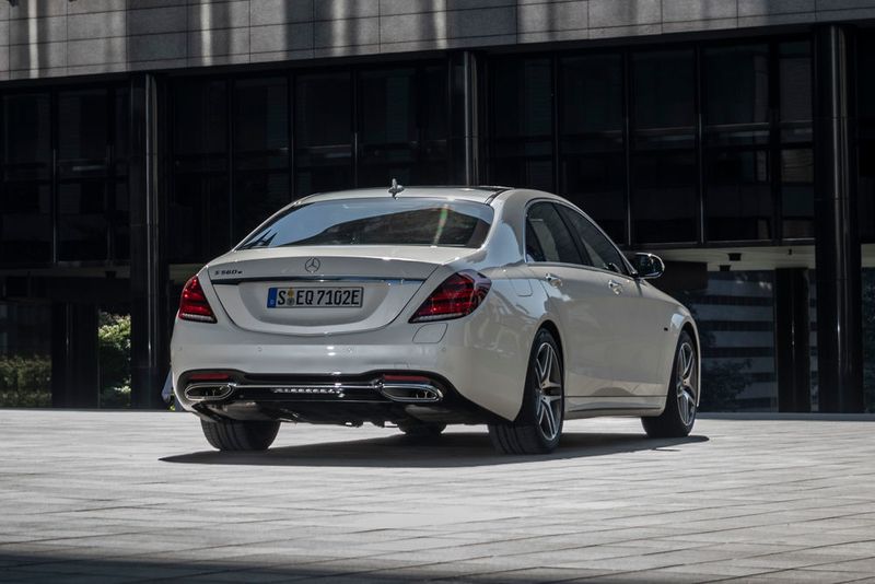 Die neue Zellchemie mit Lithium-Nickel-Mangan-Cobalt (Li-NMC) bietet eine Zellkapazität von 37 Ah statt bisher 22 Ah. Dabei stammt das Batteriesystem erstmals von der 100-prozentigen Daimler-Tochter Deutsche Accumotive. (Daimler)