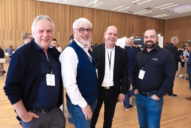 Männerrunde bei INNEO Solutions: (v. l.) Bernhard Hoedel, Kay Gardon, Michael Walter, Michael Grüb (Bild: Vogel IT-Medien GmbH)