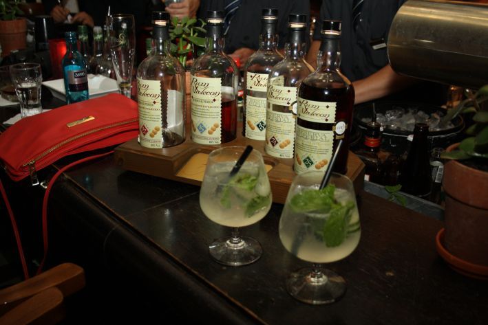 Die Havanna Bar machte ihrem Namen alle Ehre: Cocktails gab es in allen Variationen. (Aastra Deutschland)