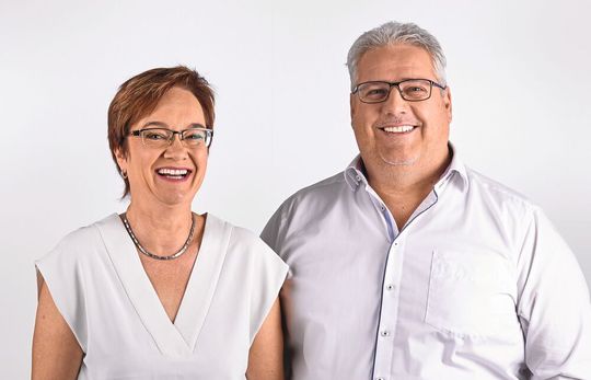 Bettina und Wolfgang Kempfle haben in ihrem Unternehmen auf Cloudtelefonie umgestellt.(Bild:  ESS Kempfle)