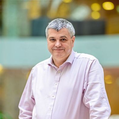 Jonathan Turpin vom Beratungs- und Branchenfinformationsdienstleister AIM Group sieht in KI-Agenten eine große technologische Herausforderung für Online-Autobörsen. (Bild: Ulf Büschleb)