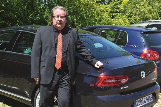 Emmerich Engels: „Seit Einführung der neuen Händlerverträge im Jahr 2003 gibt es bei Volkswagen keinen Unterschied zwischen Ost- und Westdeutschland mehr.“(Michel)