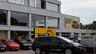 Das Autohaus Lensch in Neumünster belegte beim Service-Award 2016 den vierten Platz. (Rubbel)