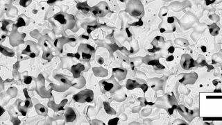 Dichte Dünnschichtmembran aus Keramik zur Trennung von Gasen auf einem nicht optimierten, porösen Träger. (Forschungszentrum Jülich)