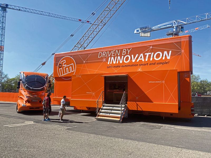 Impressionen von der Sindex 2023: Auch der ifm-Truck vor dem Messegeleände darf nicht fehlen. (Bild: Anne Richter, VCG)