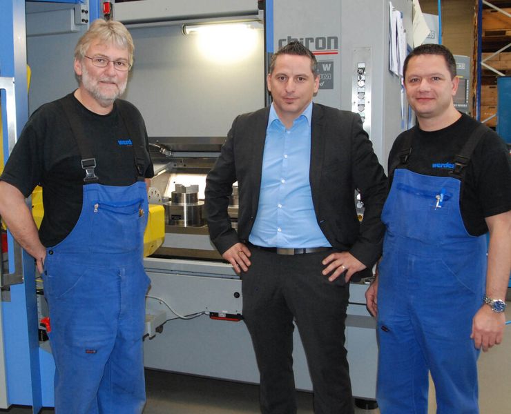 Gewinner unter sich (v.l.n.r.): Claude Werder, Damiano Casafina (Röhm Schweiz), André Stäger (Werder). Durch Kundennähe zur maßgeschneiderten Spannlösung. (Bild: Röhm)