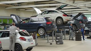 Nicht zuletzt die Räderwechselsaison hat für volle Auftragsbücher gesorgt. (Bild: Schreiner – »kfz-betrieb«)