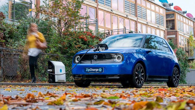 Der Zipcharge Go soll E-Autos mit gut 30 Kilometer Reichweite binnen einer halben Stunde bis Stunde versorgen können.(Bild:  Zipcharge)