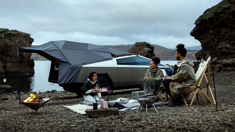 Tesla selbst bietet offenbar sogar ein Campingmodul an. (Bild: Tesla)