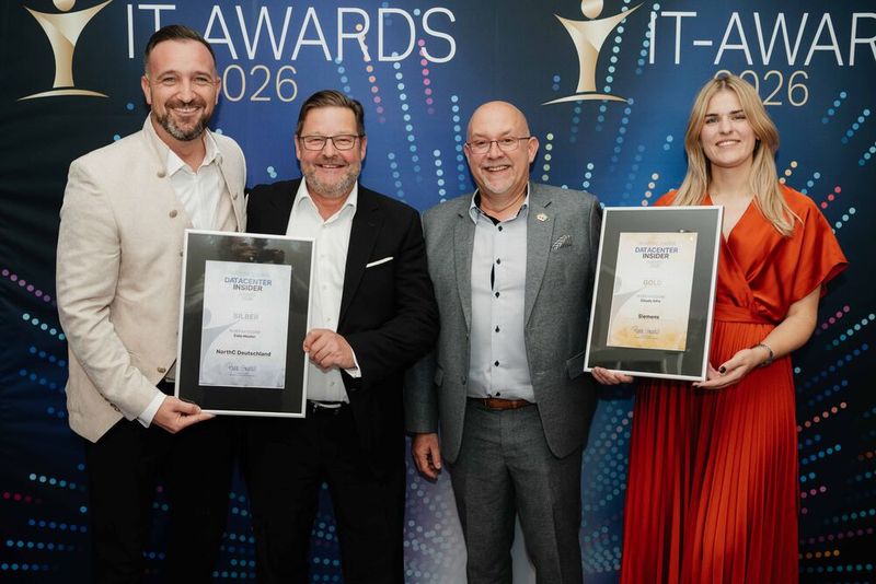 (V. l.) Christian Leupold und Murat Turgut von NorthC Deutschland zusammen mit Christian Pausch und Alicja Niekrawietz von Siemens. (Bild:  Manuel Emme Fotografie)
