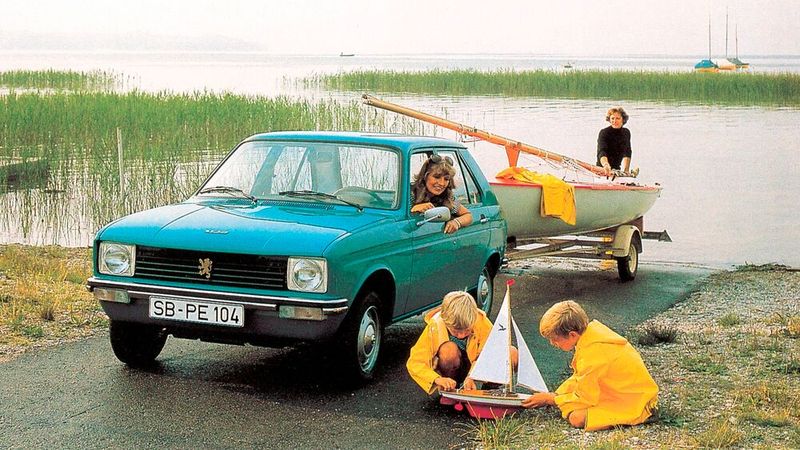 Kleinster europäischer Viertürer: Der Peugeot 104 debütierte 1972 und lieferte die Vorlage für die späteren Konzerngeschwister Citroen LN und Talbot Samba. (Bild: Peugeot)