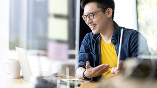 Eine Studie hat Arbeitnehmerinnen und Arbeitnehmer detailliert zu ihrer Arbeitssituation befragt – vor und während der Corona-Pandemie. (Bild: © whyframeshot - stock.adobe.com)