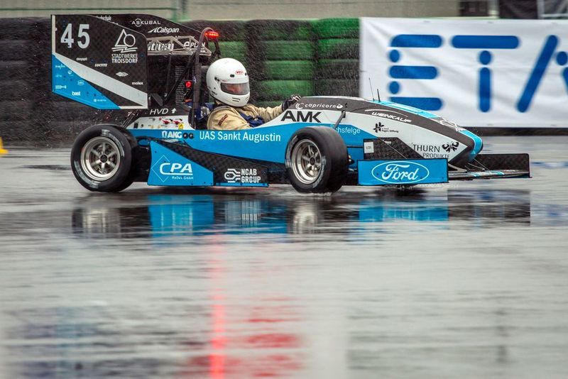 115 Teams aus 24 Nationen, darunter China und Indien, nahmen vom 8. bis zum 13. August 2017 am Konstruktionswettbewerb Formula Student Germany 2017 am Hockenheimring teil. (Formula Student Germany/Schulz)