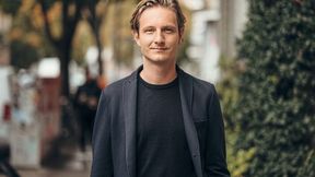 Tobias Rappers ist Geschäftsführer der Maschinenraum GmbH. Der Maschinenraum ist ein geteiltes Ökosystem, das von Familienunternehmen für Familienunternehmen entwickelt wurde. Es vernetzt über 450.000 Mitarbeitende aus mehr als 80 Mitgliedsunternehmen und ermöglicht strukturierten Austausch zu allen Kernbereichen der Transformation. (Bild: Maschinenraum/Dirk Walter)