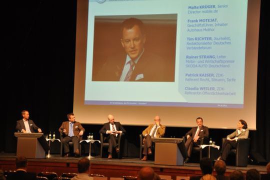 Im Forum „Social Media – dafür habe ich keine Zeit“ gingen Branchenexperten der Frage nach, inwieweit sich Social-Media-Aktiviäten für den Handel lohnen. (Richter)