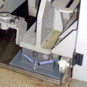 Bild 1: Mit einem dämpfenden Maschinenlagerungssystem wird das dynamische Verhalten der Werkzeugmaschine positiv beeinflusst.