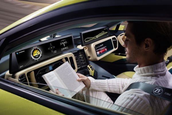 Der hybride Sportwagen Σtos: unterwegs mit persönlichem Autopilot und Drohne. (Rinspeed)