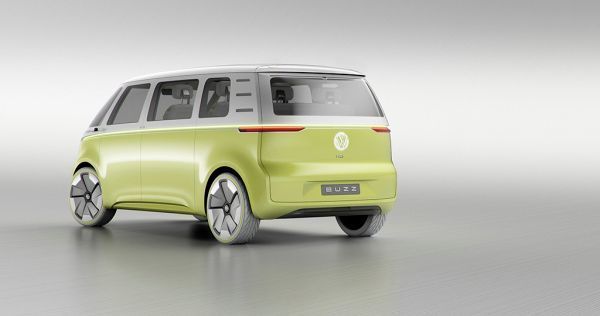 Die Studie I.D. BUZZ ist ein Allrad-Bus mit Elektromotoren an der Vorder- und Hinterachse (Volkswagen)