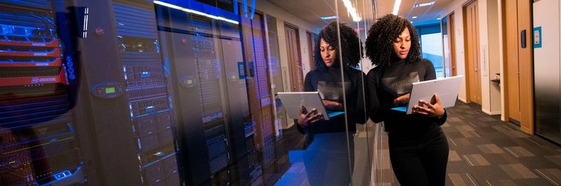 Die Beschäftigten sollen künftig selbst geschäftsrelevante Unternehmensdaten analysieren und entsprechende Dashboards generieren. BI-Abteilungen übernehmen eine eher unterstützende Funktion.(Bild:   / CC0)