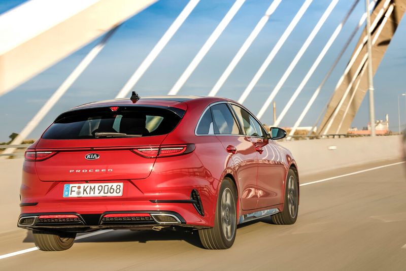 Statt einem kurzen Dreitürer kommt der Proceed jetzt als Shooting Brake mit flacher Dachlinie und großem Heck. (Kia)