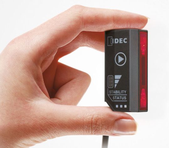 Der Barcode-Scanner WB1F erreicht selbst auf einer kurzen Distanz von 25 bis 45 mm eine Lesebreite von 80 mm.(Bild:  Apem)