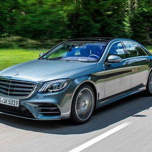 Der Antrieb, ein Sechszylinder-Benziner ist leise und durchzugsstark, wenn auch unter Last nicht gerade sparsam: Im Schnitt kamen wir auf 10,4 Liter statt der optimistischen 7,3 des Normwertes.