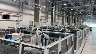 Gleich acht automatische Produktionskreissägen des Modells Kastovariospeed C 18 durchtrennen bei SEW Werkstücke bis 180 Millimeter Durchmesser. (Bild: Kasto)