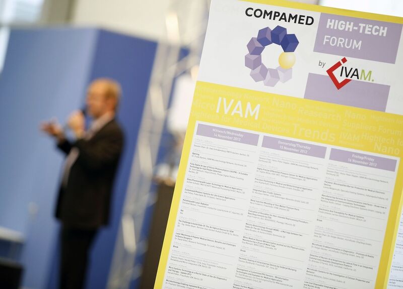Das Compamed High-Tech Forum des IVAM Fachverbandes für Mikrotechnik in Halle 8a legt den Schwerpunkt auf Mikrosystemtechnik, Nanotechnologien sowie Produktionstechnik und Prozesssteuerung. (Bild: Messe Düsseldorf/C. Tillmann)
