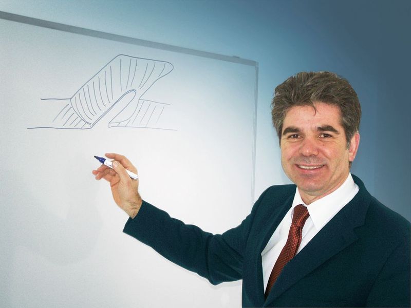 Micrometal-Geschäftsführer Marzellinus Zipfel: „Als Herausforderung der Medizintechnik an uns sehen wir die Ausrichtung unserer Qualitätssysteme an die Richtlinien und Erwartungen nach Good Manufacturing Practice sowie nach nationalen und internationalen Zulassungsbehörden.“ Bild: Micrometal (Archiv: Vogel Business Media)