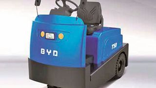 Der neue 5-t-Elektroschlepper von BYD kommt in kraftvoller, wartungsfreier 48-V-Drehstromtechnik daher. (Bild: BYD)