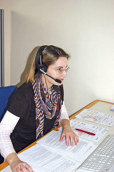 Redakteurin Sarah Maier beim Moderieren eines Life-Webcasts. (Archiv: Vogel Business Media)