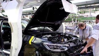Die Passat-Produktion in Emden steht laut einem Medienbericht vor dem Aus. (Volkswagen AG)