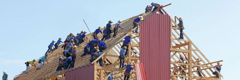 Die Digitalisierung kann mit einer hektischen Baustelle verglichen werden. Dabei sind Koordination und Übersicht entscheidend, um Prozesse, Dienstleister und Mitarbeiter zu steuern.(Bild:  gemeinfrei // Unsplash)