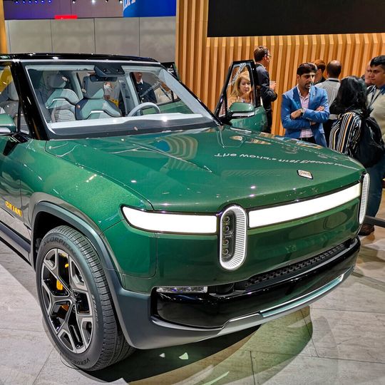 Der E-Pick-up von Rivian könnte bald auf den Markt kommen. Tesla unterstellt nun den Diebstahl von Geschäftsgeheimnissen.(Bild:  Max Friedhoff/SP-X)