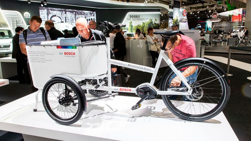 Schon 2018 gab es auf der IAA Nutzfahrzeuge alternative Konzepte für Transport und Auslieferung von Waren zu sehen. 2022 soll der Fokus darauf noch stärker sein. Schon 2018 gab es auf der IAA Nutzfahrzeuge alternative Konzepte für Transport und Auslieferung von Waren zu sehen. 2022 soll der Fokus darauf noch stärker sein.