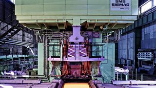 Das Material wird am VDM-Standort Unna erschmolzen, bevor es in Duisburg, Siegen und Altena zu Blechen warmgewalzt beziehungsweise endverarbeitet wird. (Bild: VDM Metals)