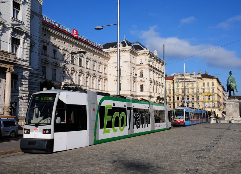 In der Tram sind intelligente Regler angebracht, die vorausschauend bewerten, ob es in nächster Zeit notwendig ist, zu kühlen oder zu heizen. (Bild: Siemens)