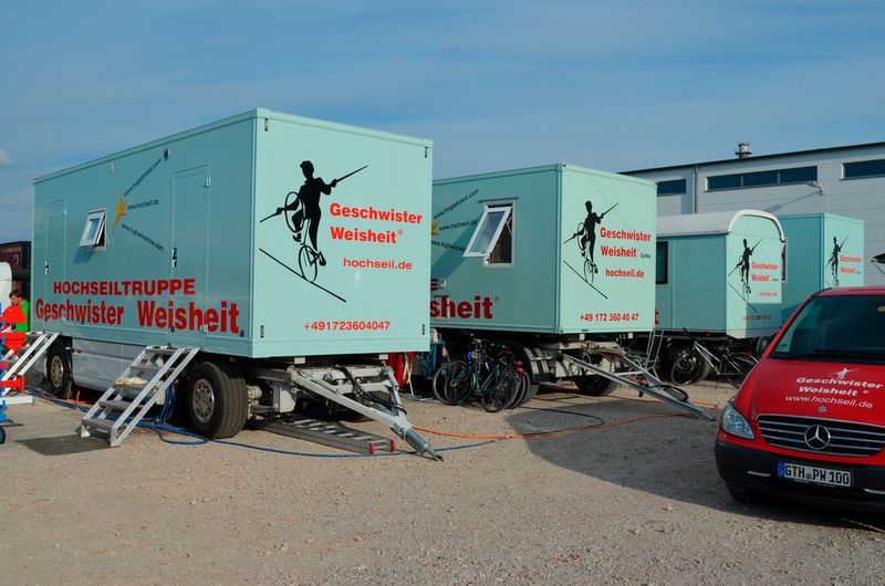 Bereits am Nachmittag hatte die Gruppe ihre Darbietungen gezeigt. Die „Geschwister Weisheit“ stammen aus Gera. (Bild: Grimm/»kfz-betrieb«)